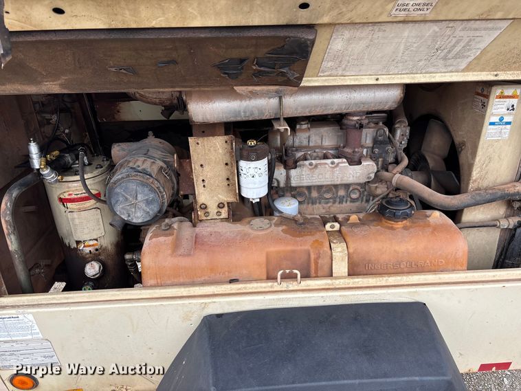 image for item EE4272 2002 Ingersoll Rand 185 air compressor