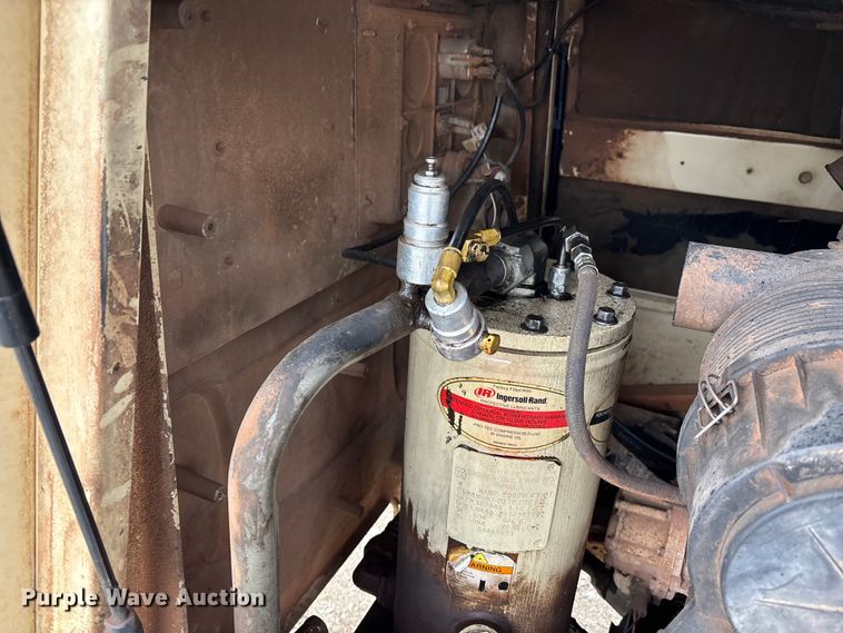 image for item EE4272 2002 Ingersoll Rand 185 air compressor