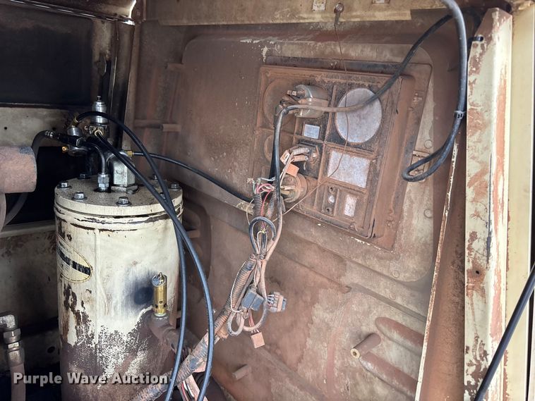 image for item EE4272 2002 Ingersoll Rand 185 air compressor