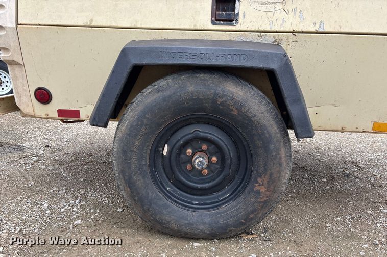 image for item EE4272 2002 Ingersoll Rand 185 air compressor