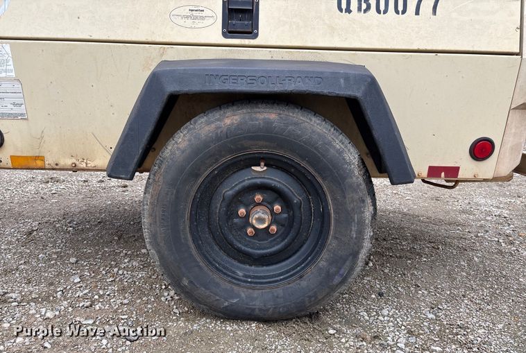 image for item EE4272 2002 Ingersoll Rand 185 air compressor