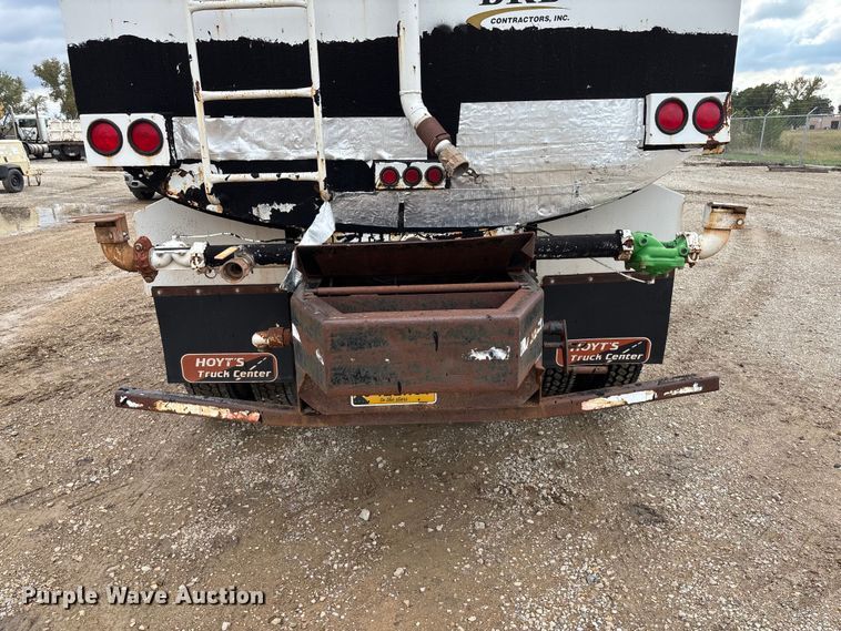 image for item EE4275 1999 Freightliner FL80 water truck