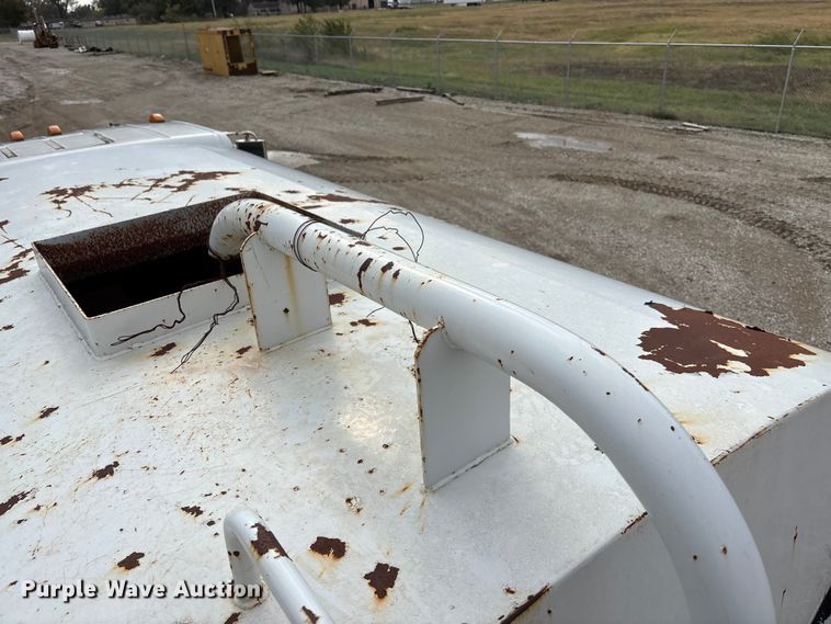 image for item EE4275 1999 Freightliner FL80 water truck