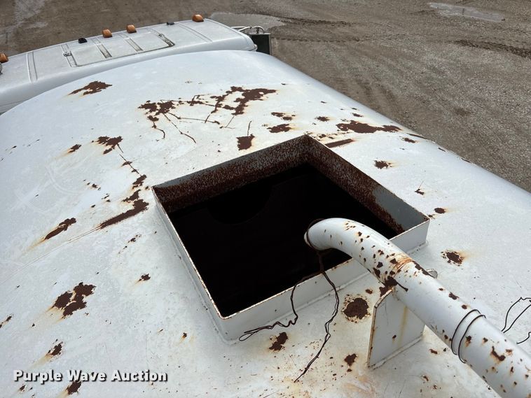 image for item EE4275 1999 Freightliner FL80 water truck