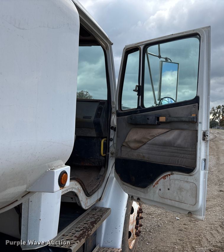 image for item EE4275 1999 Freightliner FL80 water truck