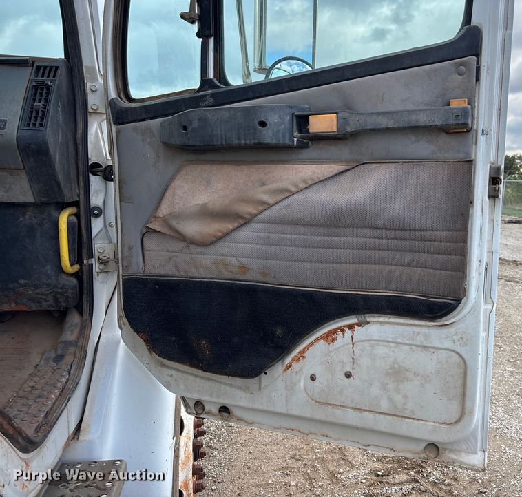 image for item EE4275 1999 Freightliner FL80 water truck