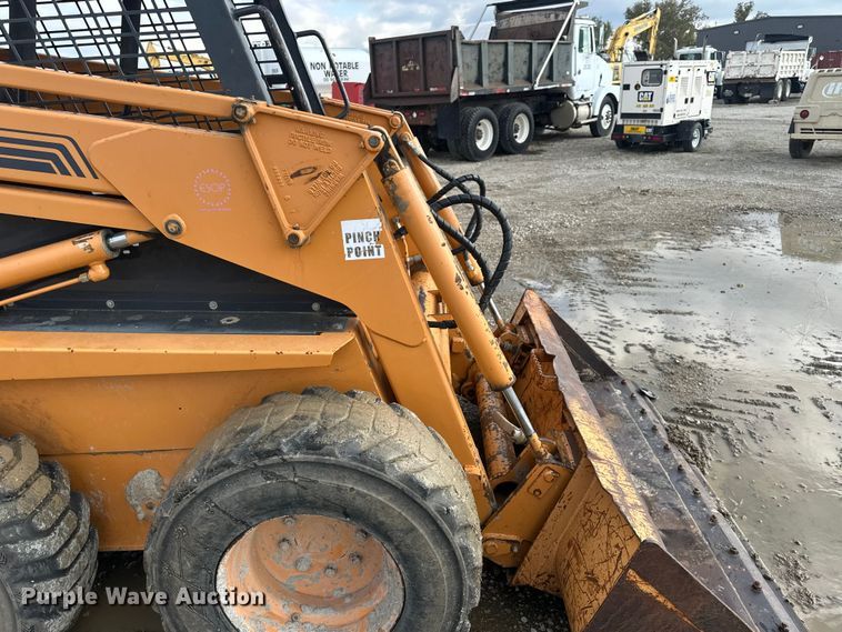 image for item EE4276 2001 Case 1845C skid steer loader