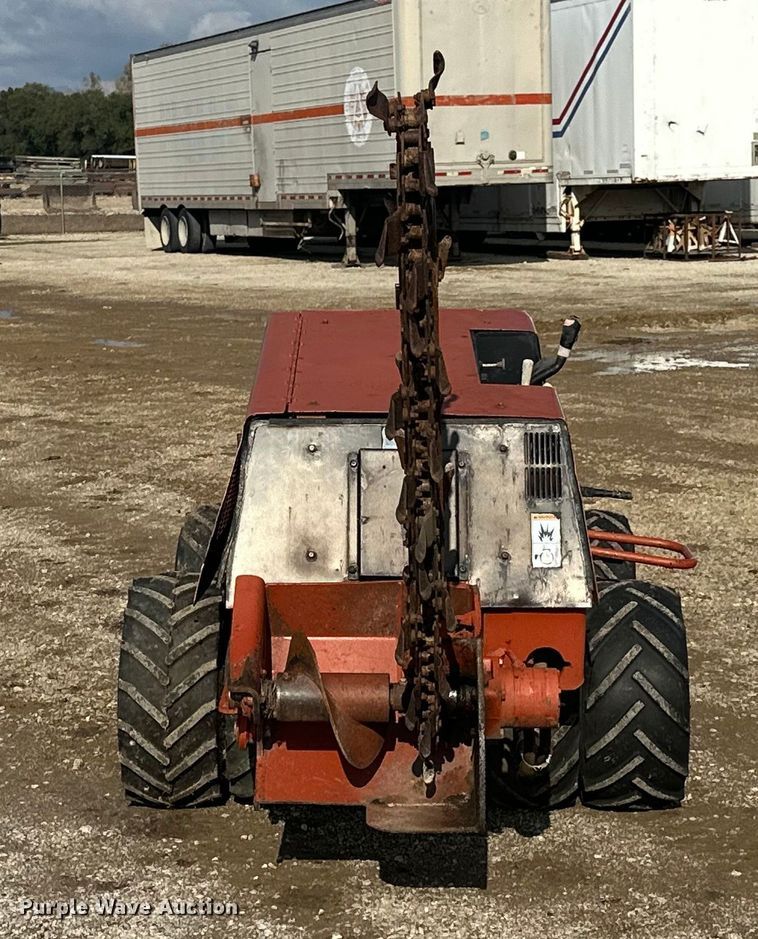 image for item EE4277 1993 Ditch Witch 400SXD trencher