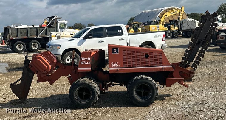 image for item EE4277 1993 Ditch Witch 400SXD trencher