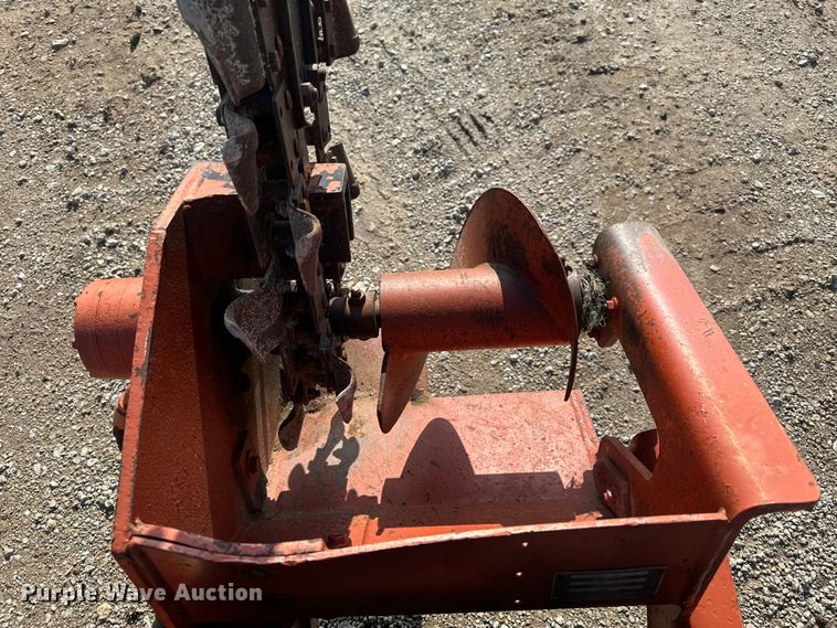 image for item EE4277 1993 Ditch Witch 400SXD trencher