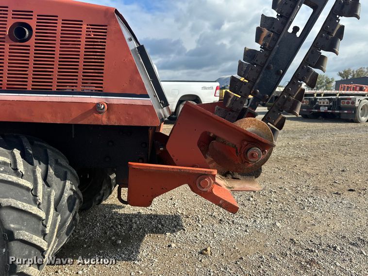 image for item EE4277 1993 Ditch Witch 400SXD trencher