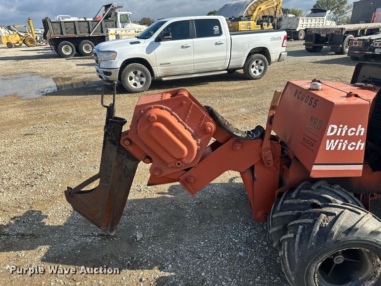 image for item EE4277 1993 Ditch Witch 400SXD trencher