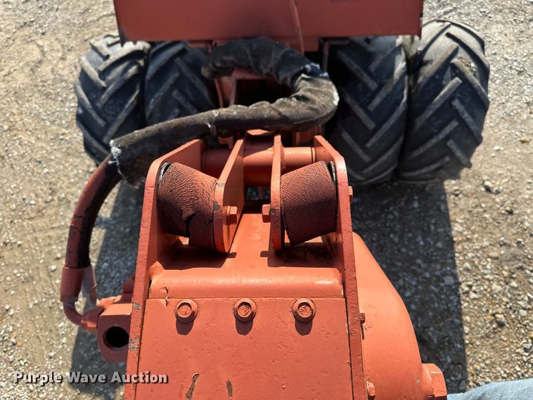 image for item EE4277 1993 Ditch Witch 400SXD trencher