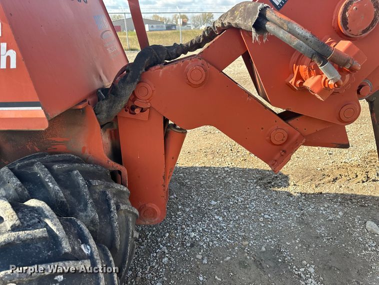 image for item EE4277 1993 Ditch Witch 400SXD trencher