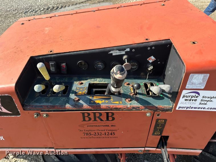 image for item EE4277 1993 Ditch Witch 400SXD trencher