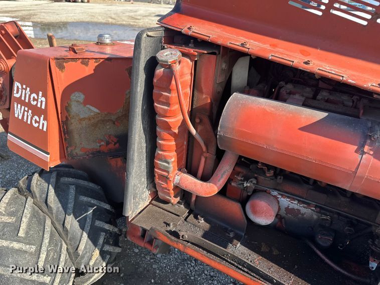 image for item EE4277 1993 Ditch Witch 400SXD trencher