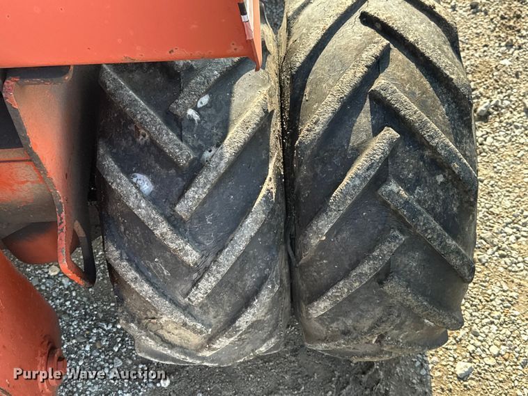 image for item EE4277 1993 Ditch Witch 400SXD trencher