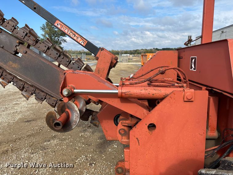 image for item EE4278 1994 Ditch Witch 7610DD Modular Matic trencher