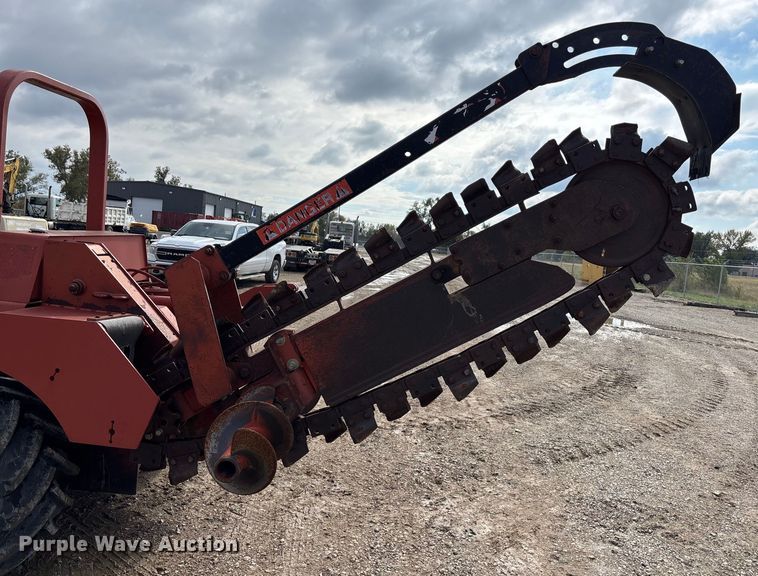 image for item EE4278 1994 Ditch Witch 7610DD Modular Matic trencher