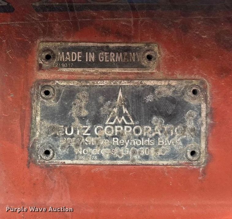 image for item EE4278 1994 Ditch Witch 7610DD Modular Matic trencher