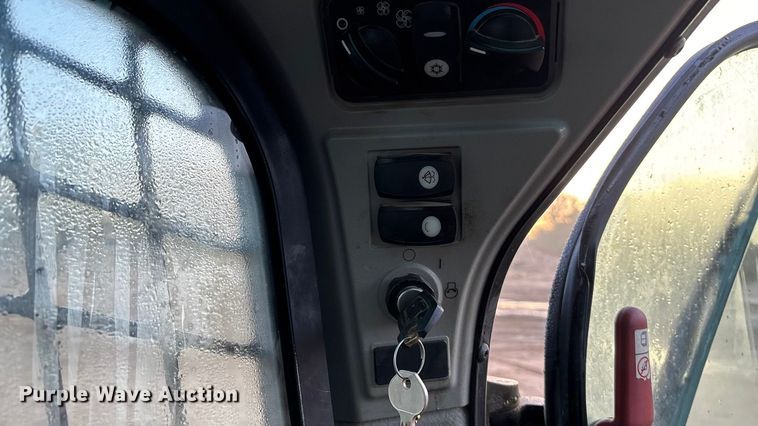 image for item EE4280 2016 Caterpillar 239D tracked skid steer loader