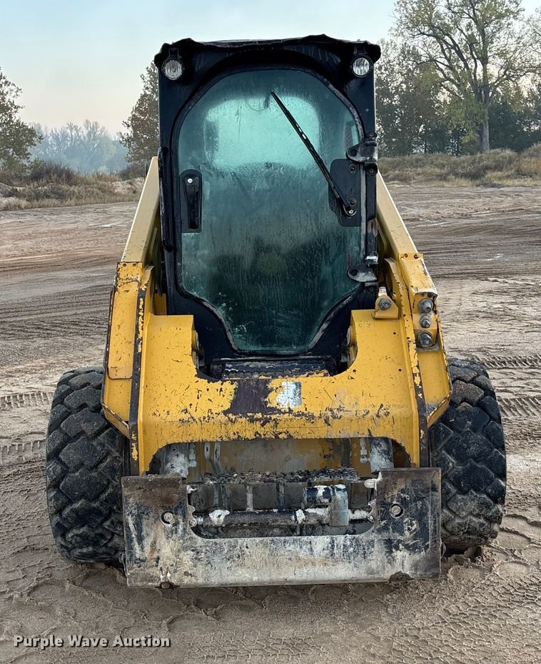 MINI CARGADOR SOBRE RUEDAS 2015 CATERPILLAR 246D