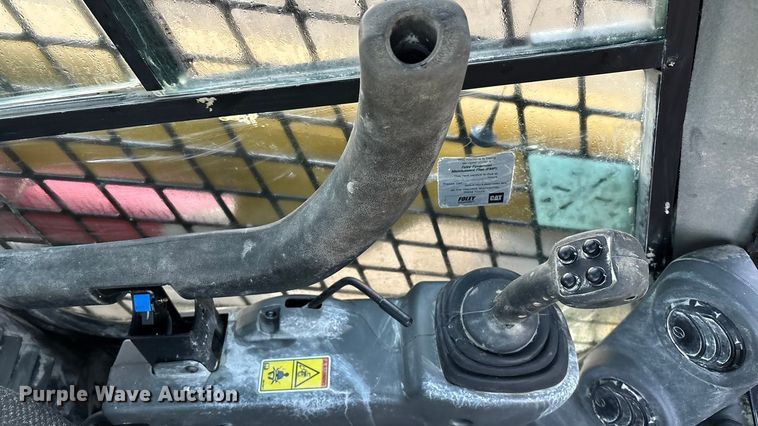 image for item EE4281 2015 Caterpillar 246D skid steer loader