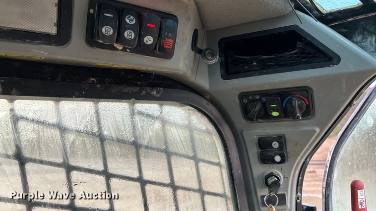 image for item EE4281 2015 Caterpillar 246D skid steer loader