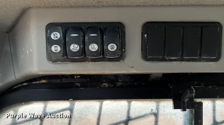 image for item EE4281 2015 Caterpillar 246D skid steer loader