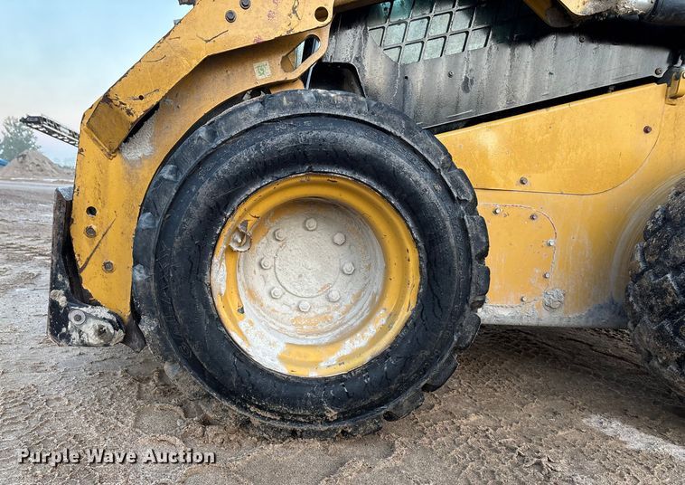 image for item EE4281 2015 Caterpillar 246D skid steer loader