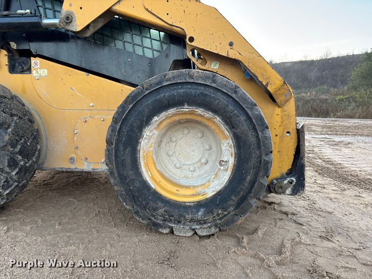 image for item EE4281 2015 Caterpillar 246D skid steer loader