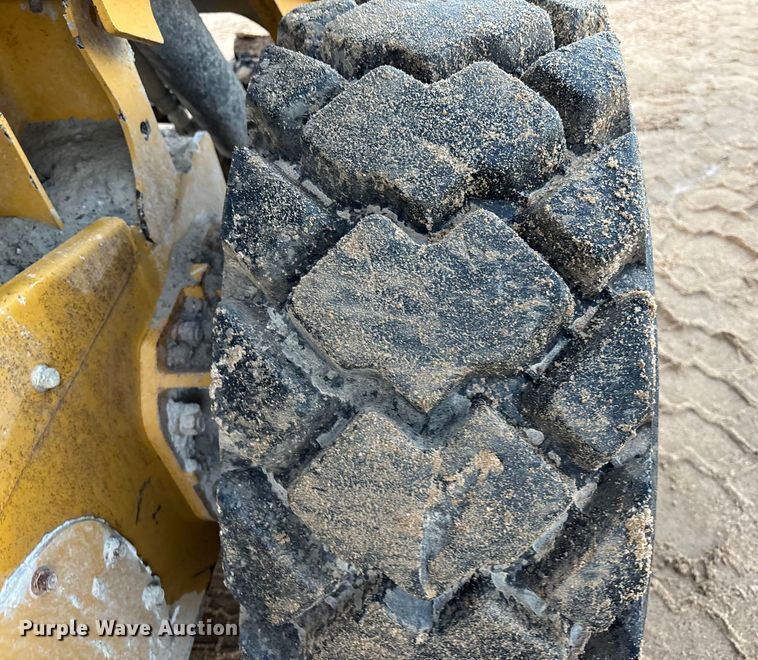 image for item EE4281 2015 Caterpillar 246D skid steer loader