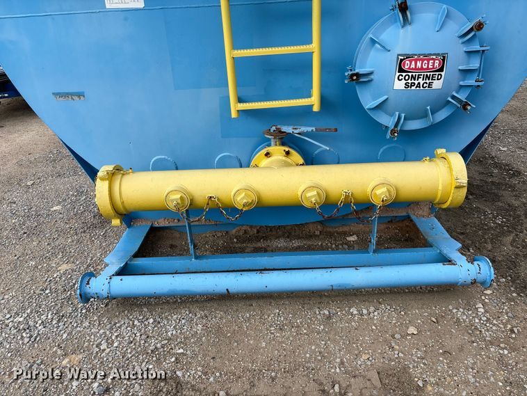 image for item EE4292 Frac storage tank