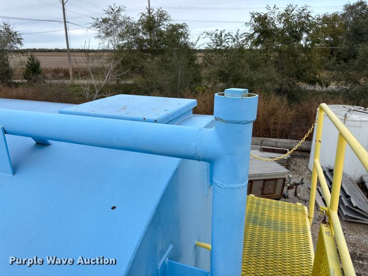 image for item EE4292 Frac storage tank
