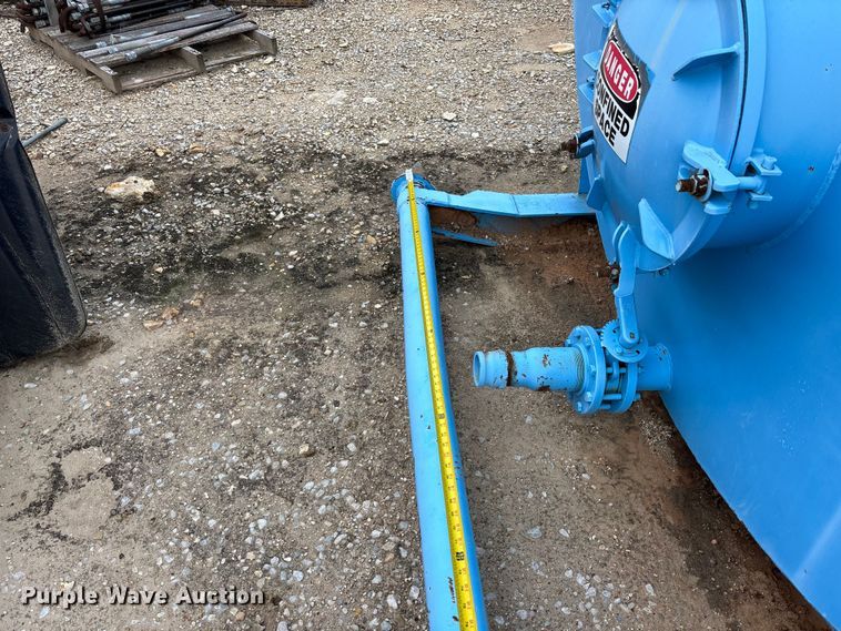 image for item EE4292 Frac storage tank