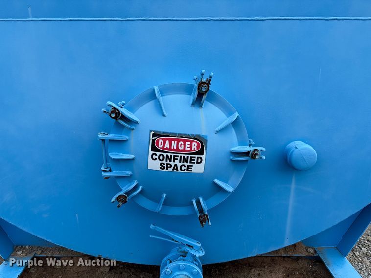 image for item EE4292 Frac storage tank