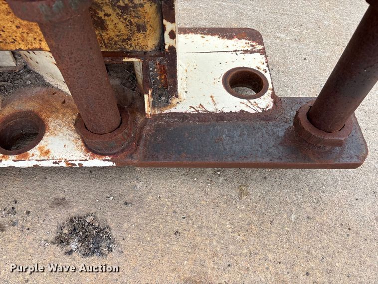 image for item EE4294 Gomaco CB 400–111 pavement breaker