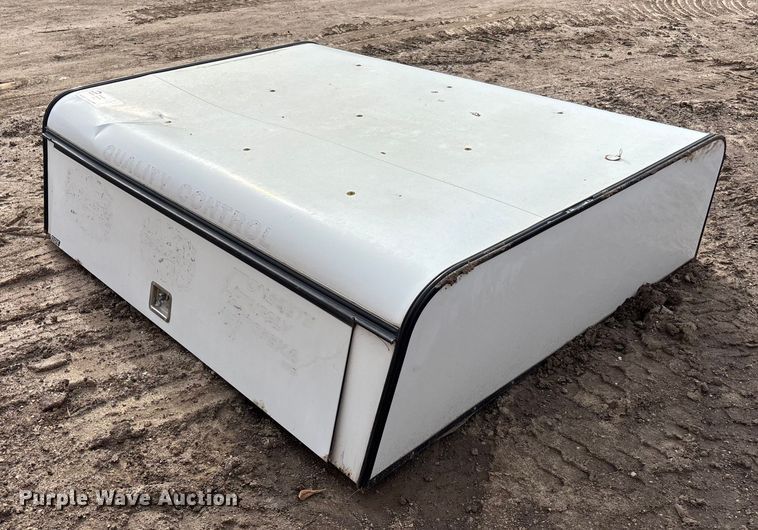 image for item EE4318 ARE  pickup truck bed topper