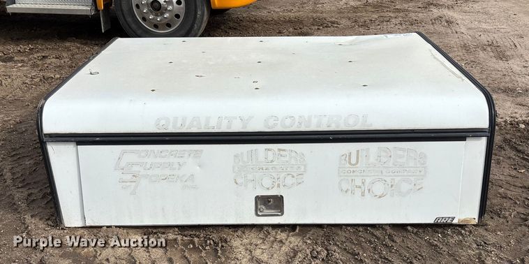 image for item EE4318 ARE  pickup truck bed topper