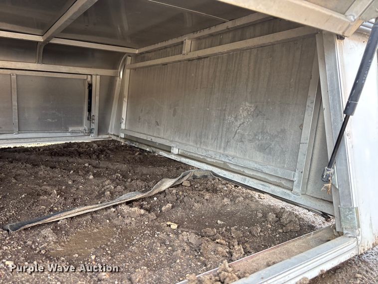 image for item EE4318 ARE  pickup truck bed topper