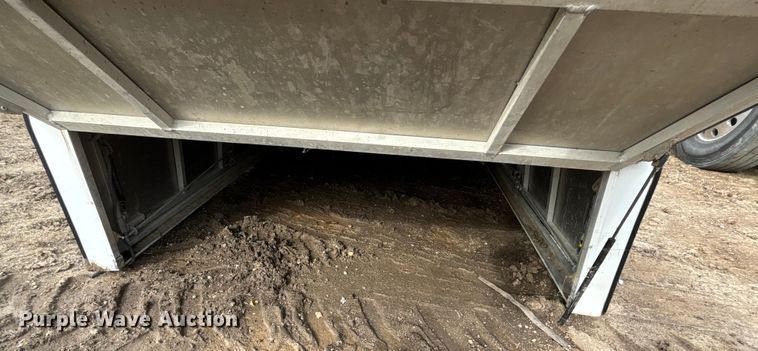 image for item EE4318 ARE  pickup truck bed topper