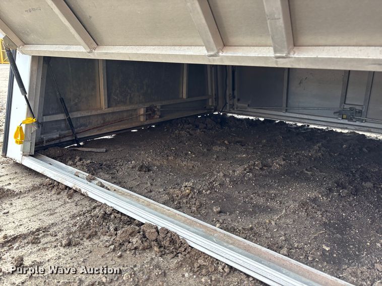 image for item EE4318 ARE  pickup truck bed topper