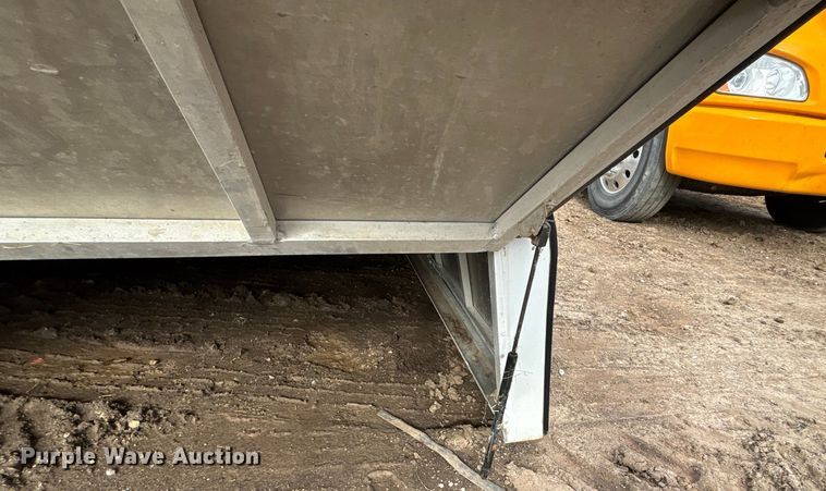 image for item EE4318 ARE  pickup truck bed topper