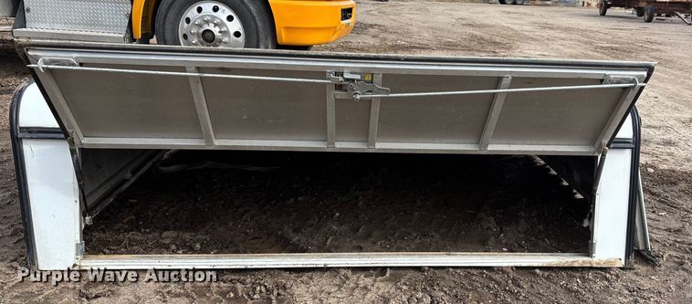 image for item EE4318 ARE  pickup truck bed topper