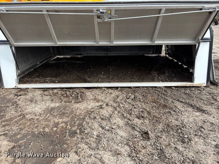 image for item EE4318 ARE  pickup truck bed topper