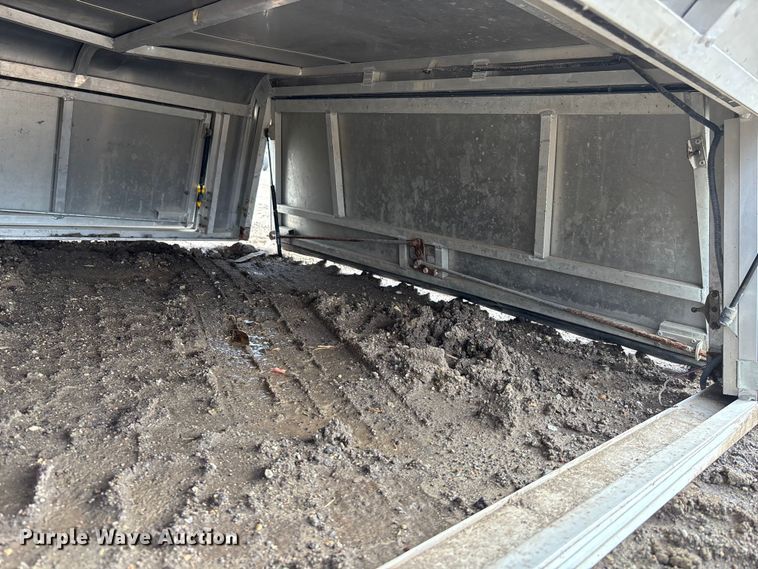 image for item EE4318 ARE  pickup truck bed topper