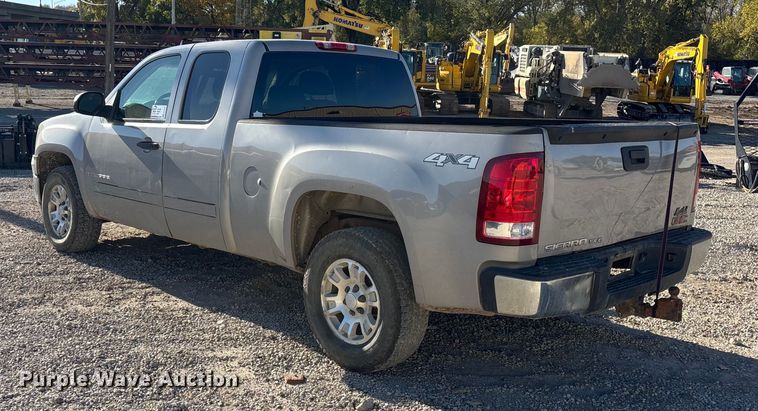 image for item EE4437 2007 GMC Sierra 1500 Ext. Cab pickup truck
