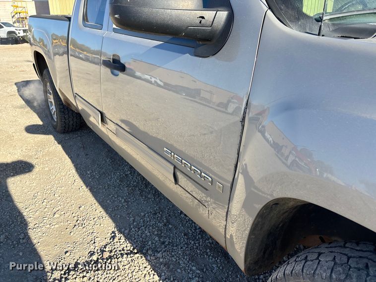 image for item EE4437 2007 GMC Sierra 1500 Ext. Cab pickup truck