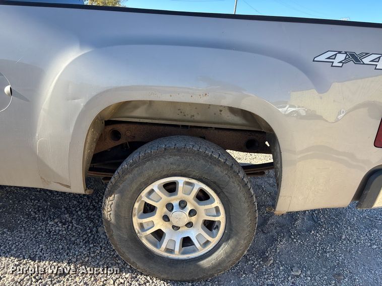 image for item EE4437 2007 GMC Sierra 1500 Ext. Cab pickup truck