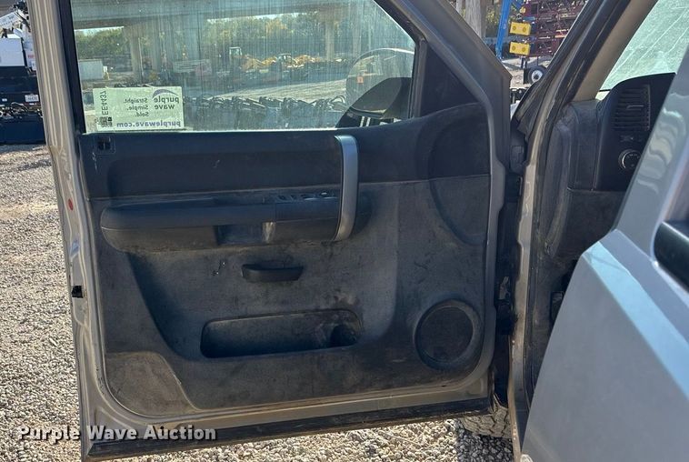 image for item EE4437 2007 GMC Sierra 1500 Ext. Cab pickup truck